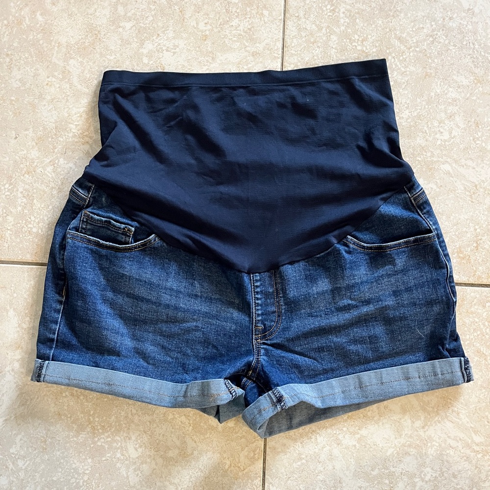 Time and Tru Maternity Shorts
